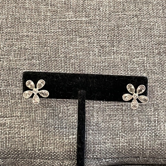 Beautiful sterling silver flower earrings - Picture 3 of 5